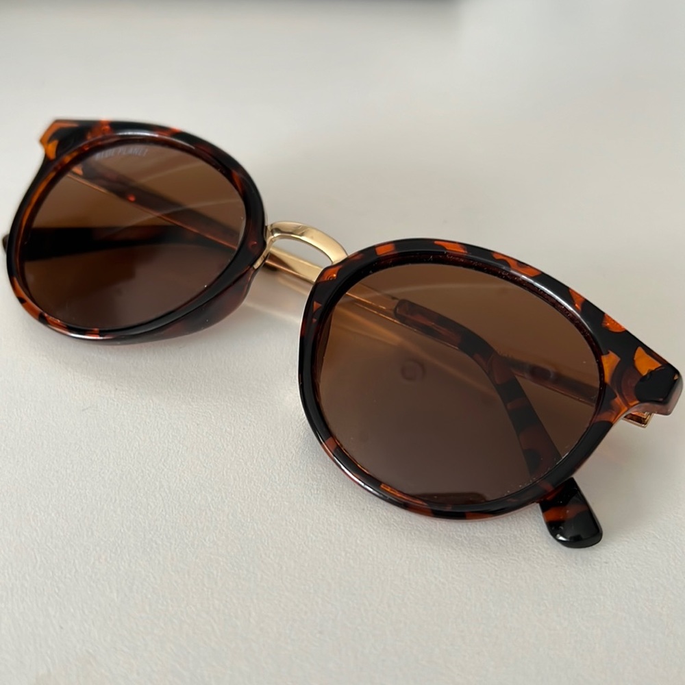Blue planet tortoiseshell sunglasses